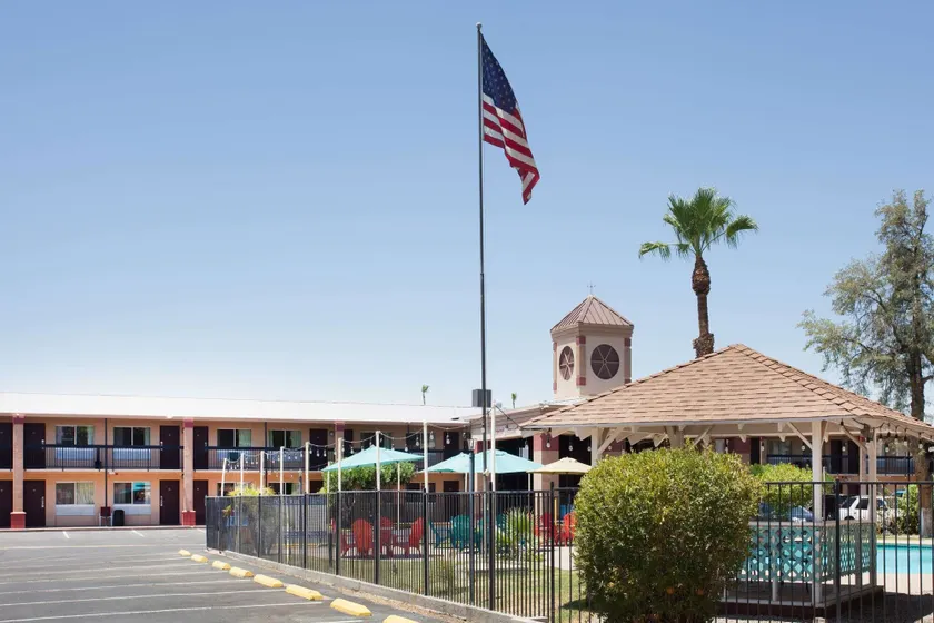 Howard Johnson by Wyndham Yuma - Image 1