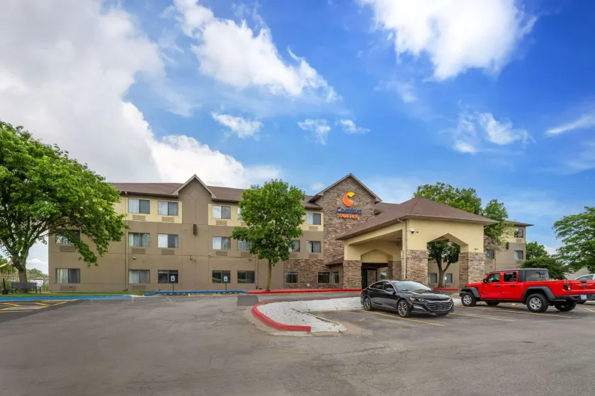 Comfort Suites Omaha East-Council Bluffs - Image 1