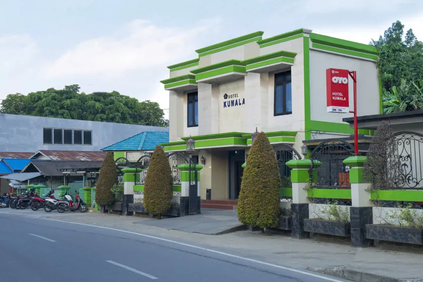 OYO 1005 Hotel Kumala - Image 1