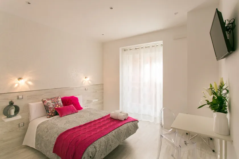 Hostal Met Madrid - Image 1
