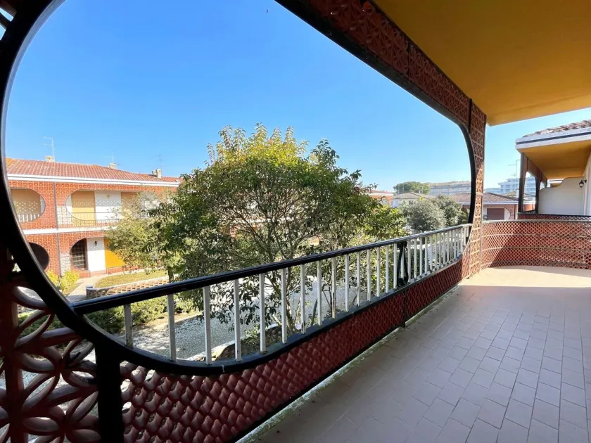 Peaceful house with pool and terrace - Image 1