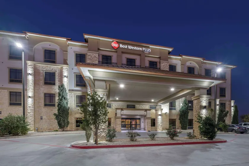 Best Western Plus Midland Suites - Image 1