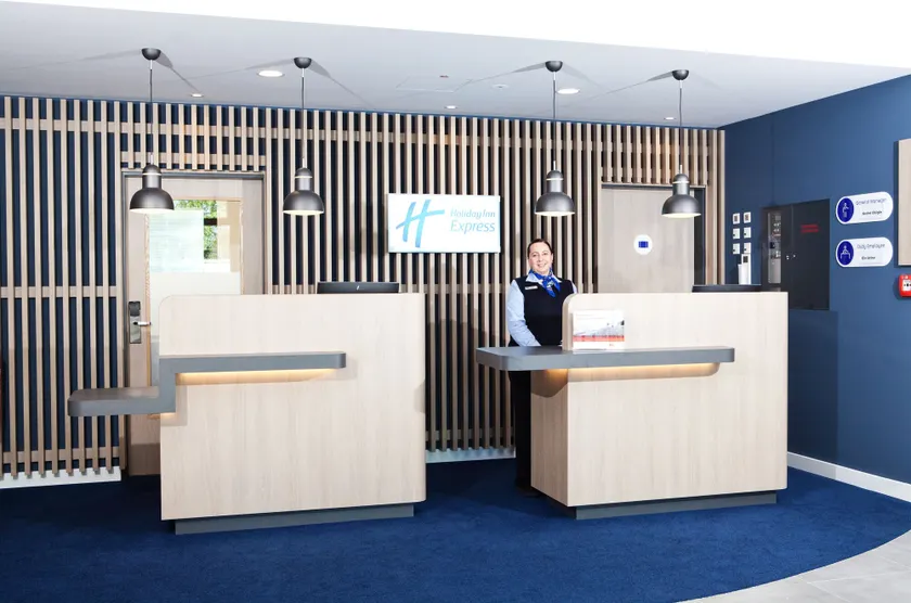 Holiday Inn Express & Suites - Basel - Allschwil by IHG - Rezeption