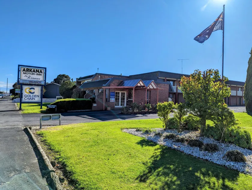 Arkana Motor Inn & Terrace Apartments - Image 1