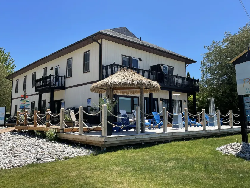 Paradise Inn On the Beach - Image 1