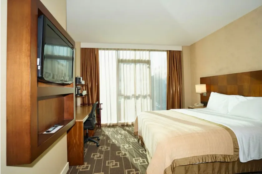 Wyndham Garden Chinatown - Image 1
