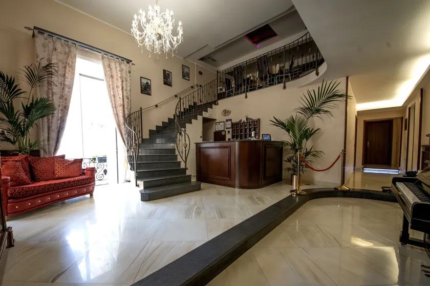 Hotel Lanfipe Palace - Image 1