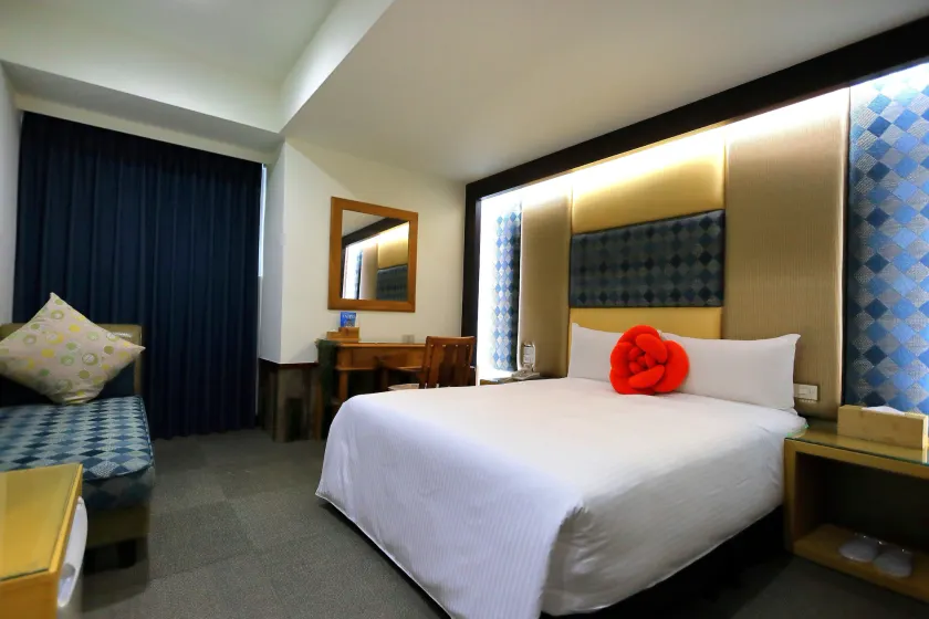 Han She Hotel - Image 1