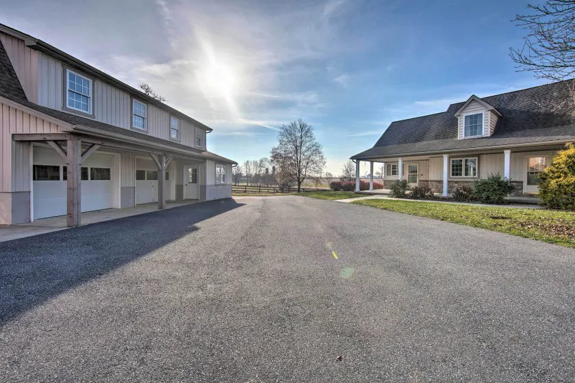 Peaceful Bird in Hand Home w/ Farmland Views! - Innvendig
