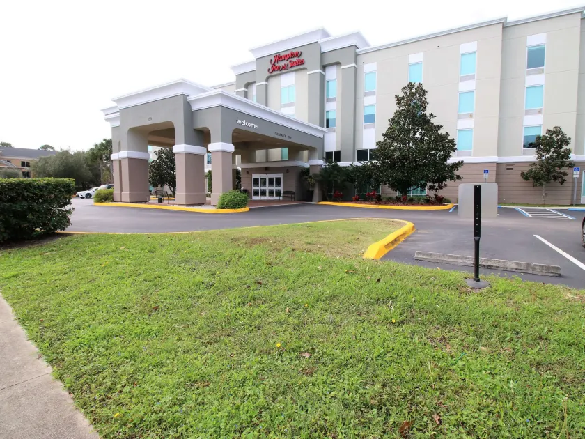 Hampton Inn & Suites Palm Coast - Image 1