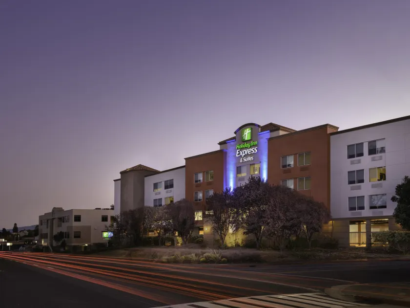 Holiday Inn Express Hotel & Suites Belmont by IHG - Image 1
