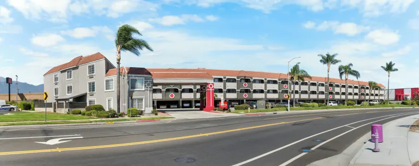 Ramada by Wyndham Ontario Airport & Convention Center - Image 1