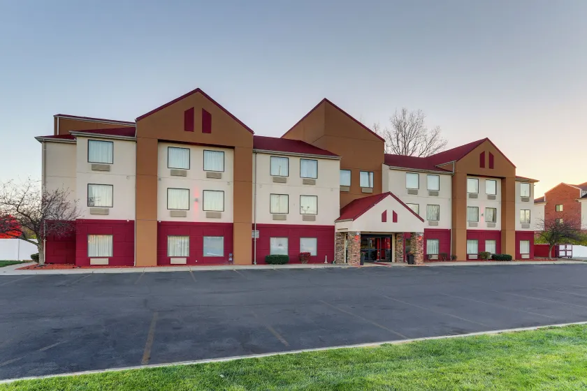 Red Roof Inn Springfield, OH - Image 1