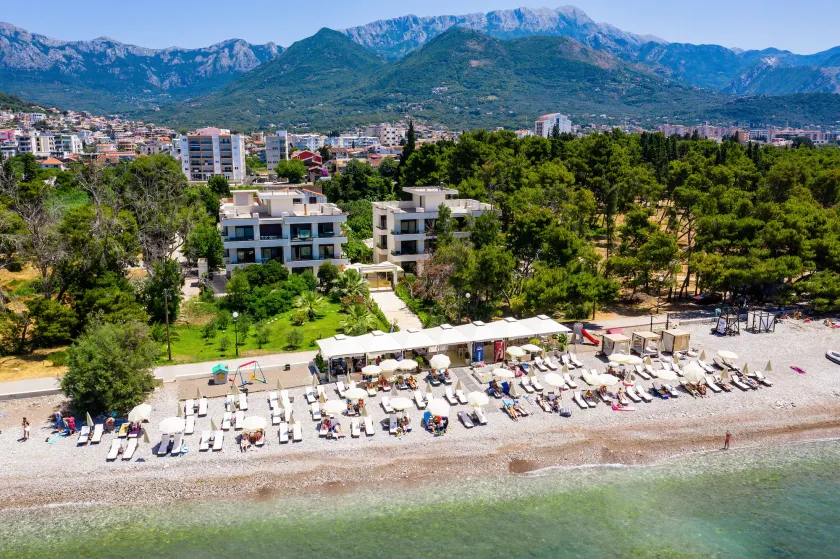 Apartments Kuce Lekovica Beach & snack bar- Bistro - Image 1