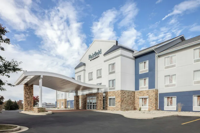 Fairfield Inn and Suites by Marriott Fort Wayne - Image 1