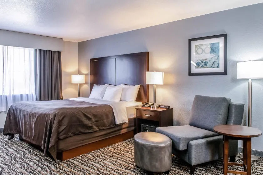 Clarion Hotel By Humboldt Bay - Image 1