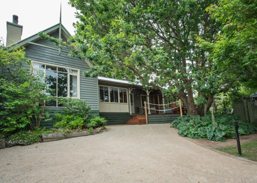 Oak Tree Lodge - Image 1