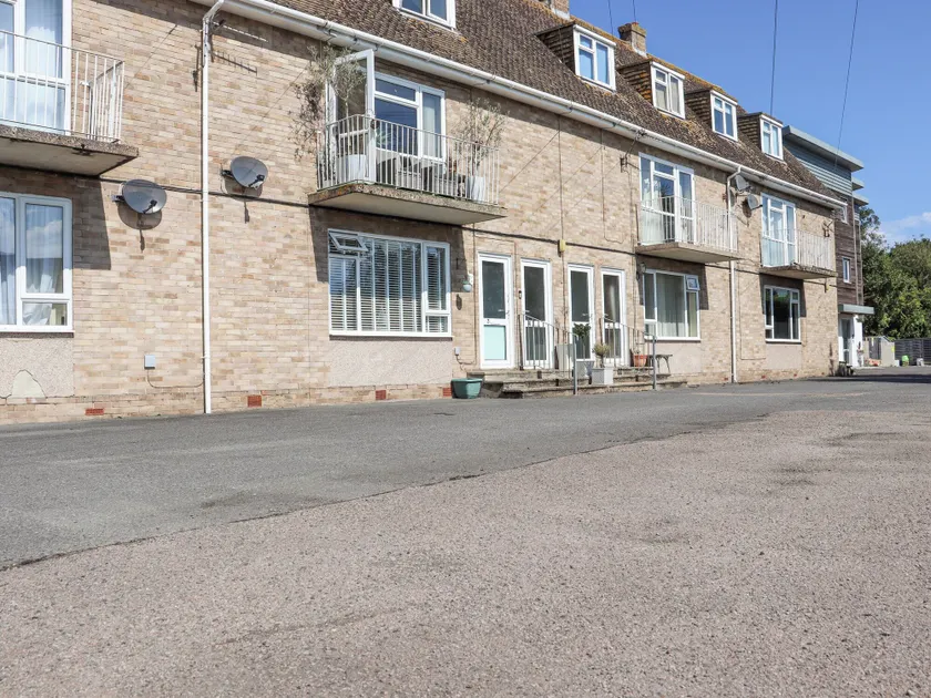 3 Elm Court - Image 1