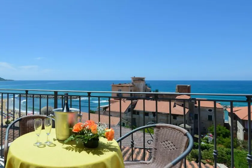 Hotel La Pergola - Image 1