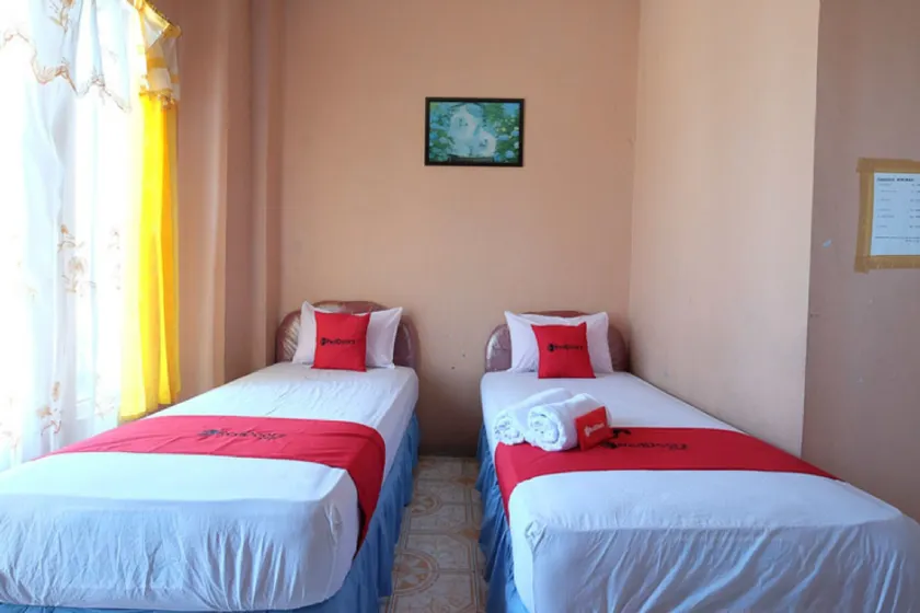 RedDoorz near Mangrove Forest Kupang - Image 1