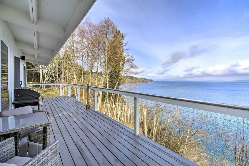 Waterfront Kingston Getaway on Puget Sound! - Image 1