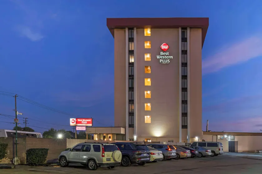 Best Western Plus Grosvenor Airport Hotel - Image 1