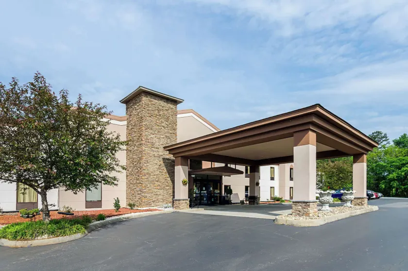 Quality Suites Altavista - Lynchburg South - Image 1