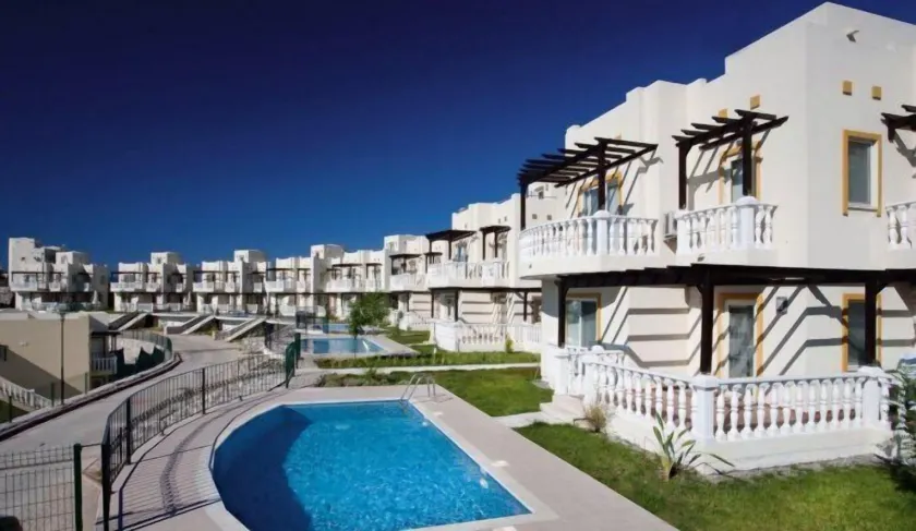 Turquoise Homes Adabuku 2 Bedrooms Pool - Image 1