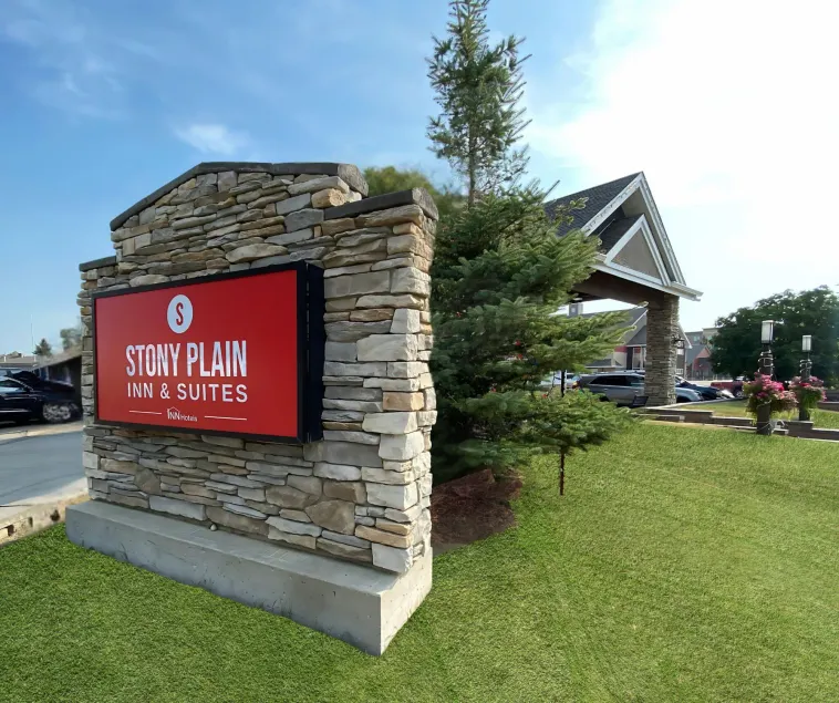 Stony Plain Inn & Suites - Image 1