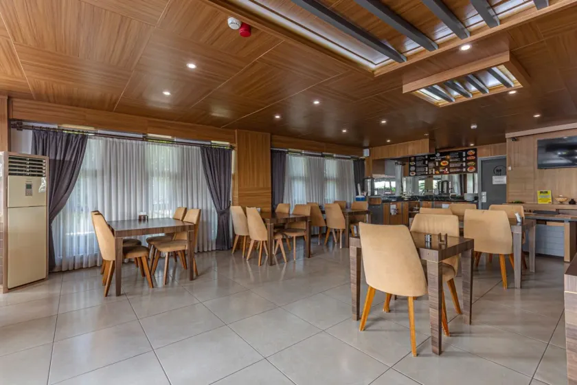 Seven City Hotel - Image 1