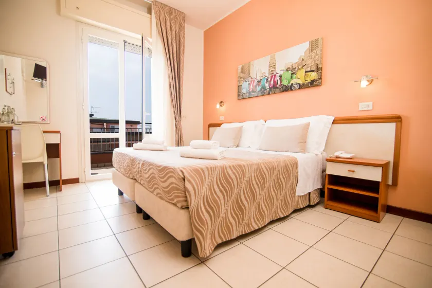 Unique Hotel - Image 1