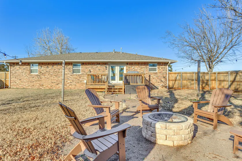 4 Mi to Dtwn Guthrie: Family Home w/ Fire Pit! - Image 1