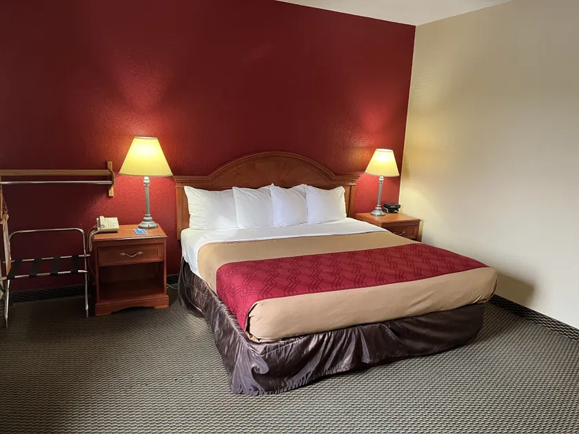 Express Inn & suites - Image 1