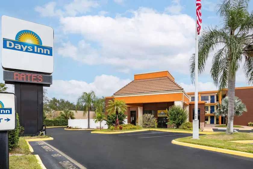 Days Inn by Wyndham N Orlando/Casselberry - Image 1