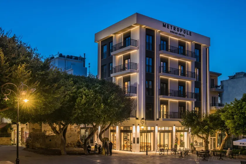 Metropole Urban Hotel - Image 1
