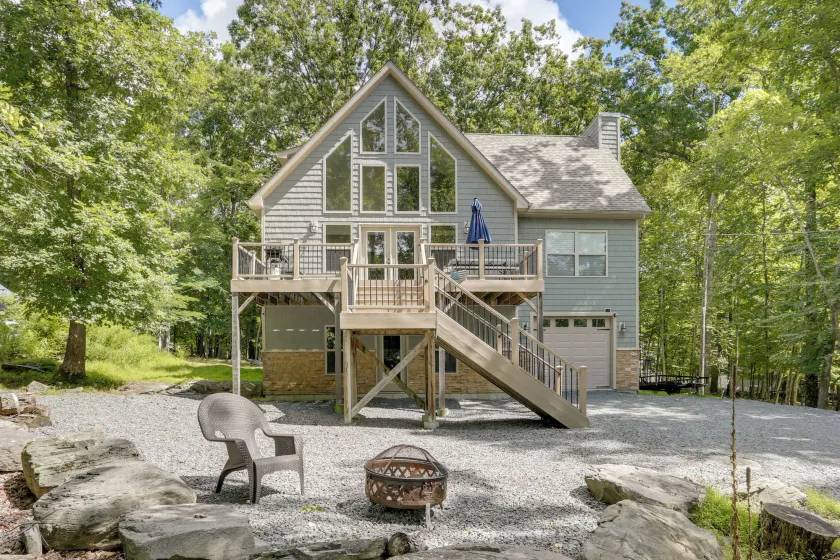 Masthope 5br, 3BA Chalet Walk to Ski Area & Lodge - Image 1