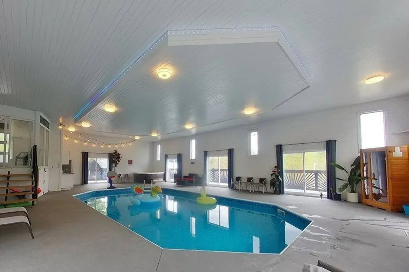 Indoor POOL Hot Tub Sauna at the Blue Haven - Image 1