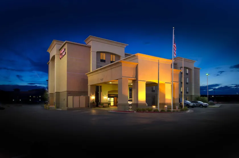 Hampton Inn & Suites Gallup - Image 1