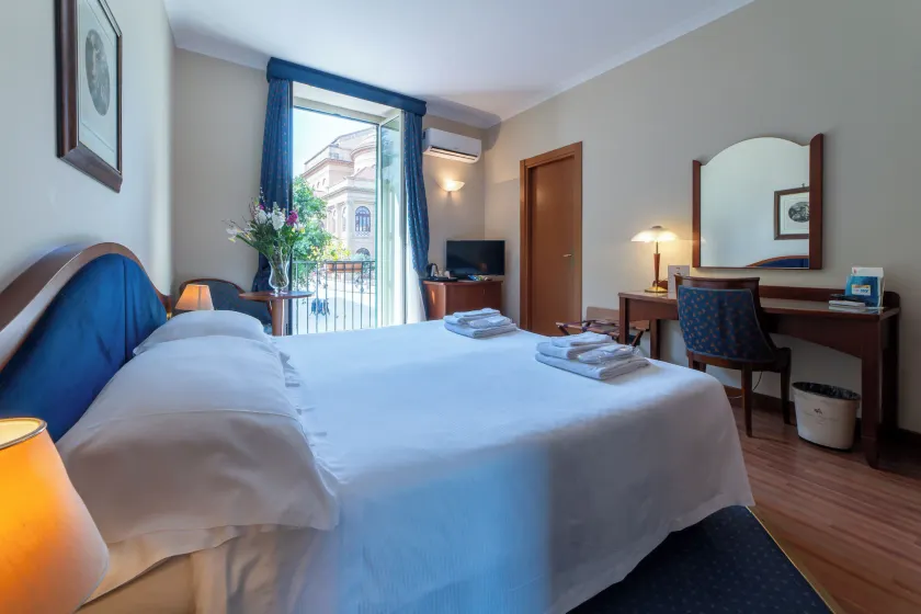 Massimo Plaza Hotel - Image 1