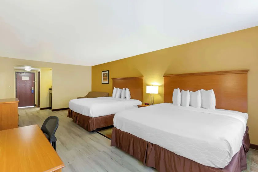 Best Western Kiva Inn - Image 1