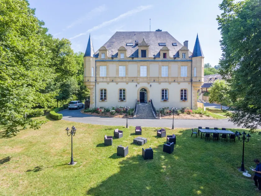 Domaine de Puy Robert LASCAUX - A 800m Grotte de Lascaux - Hôtel avec piscine - Chambres et gîtes-appartements - Sarlat - Dordogne - Image 1