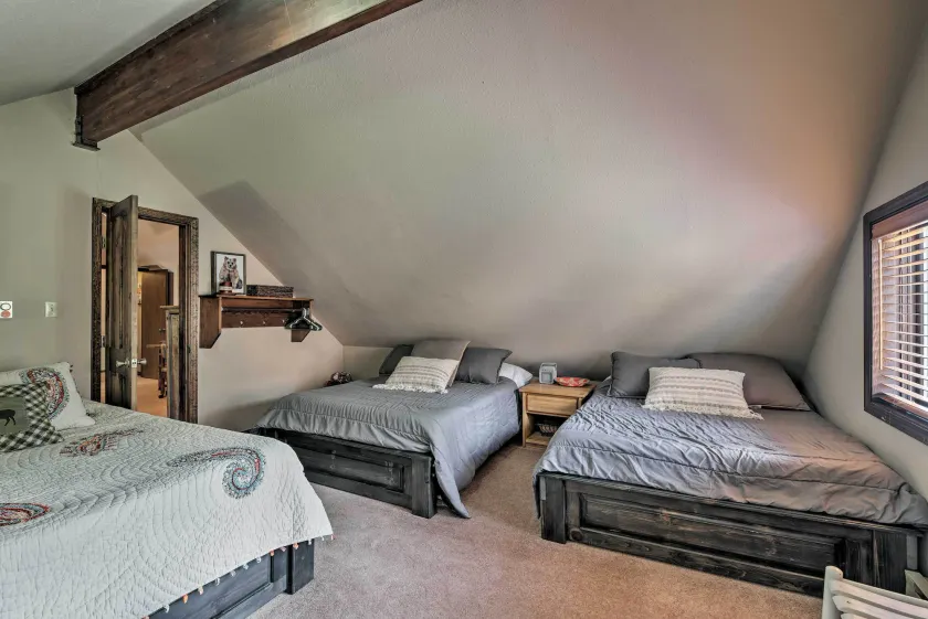 Cabin-Style Condo w/ Deck Near Angel Fire Resort - Interiør