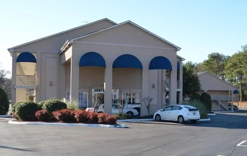 Travel Inn - Image 1