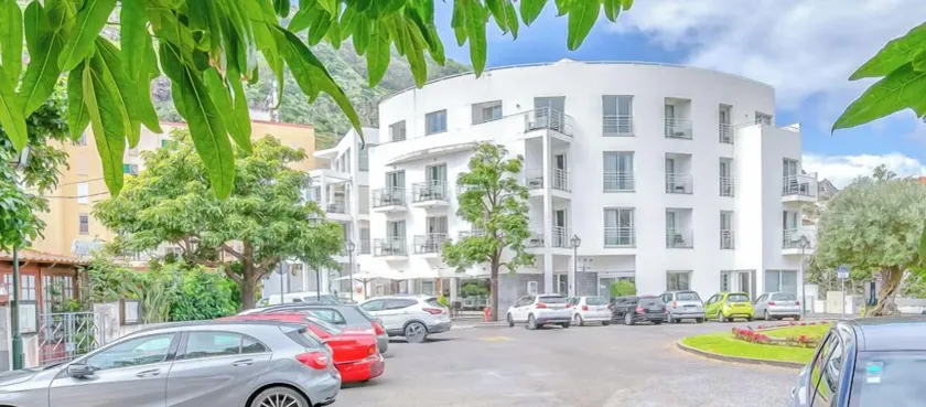 White Waters Hotel - Image 1