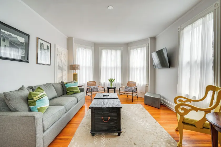 Walk to Harvard Square: Apartment in Cambridge - Image 1