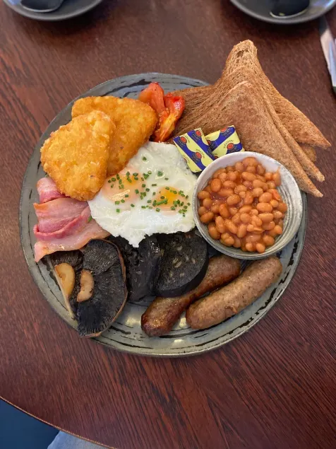 Hardwick Arms Hotel - Image 1