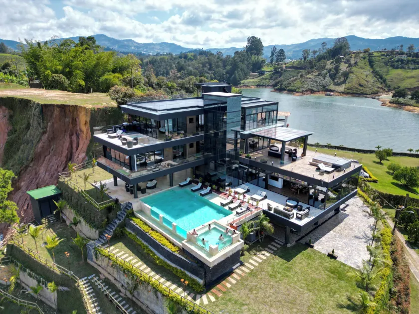 Vivanti Resort - Image 1