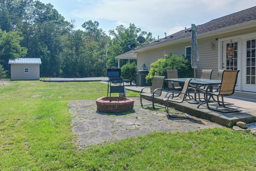 Private Yard: Fire Pit & Cornhole! Moorefield Gem - Image 1