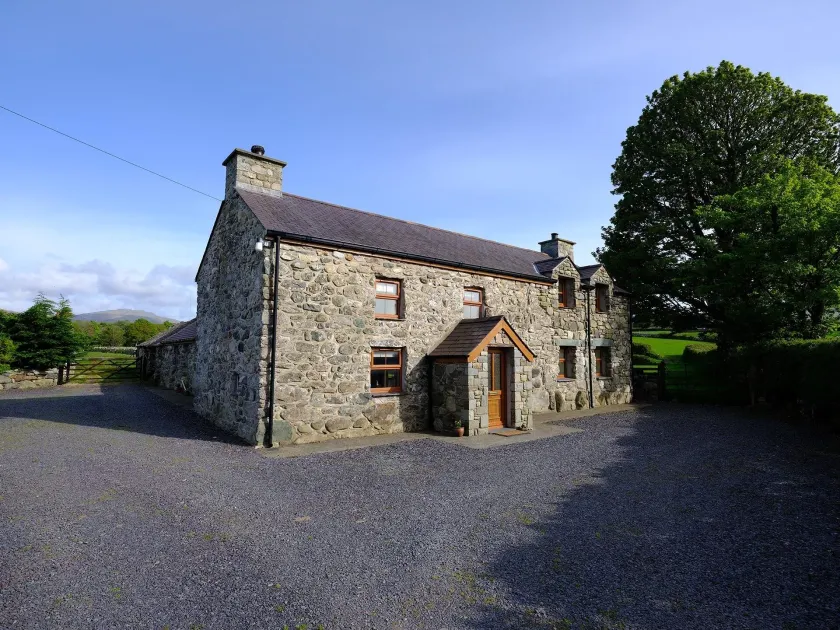 Pen Y Bont - Image 1