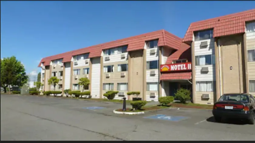 Sunshine Motel II - Image 1